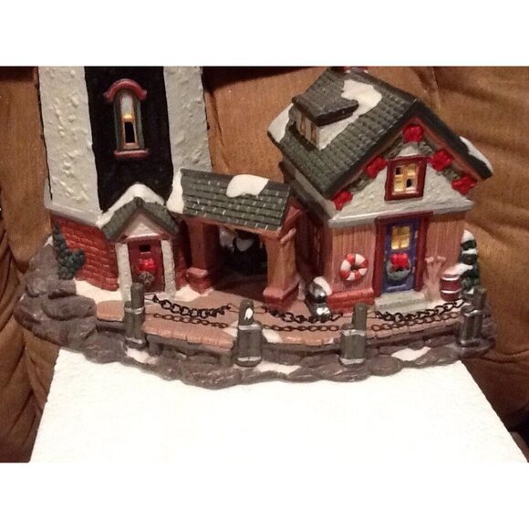 Santas Workbench - Sea Haven Signals Lighthouse - 606-9983 - Picture 6 of 6
